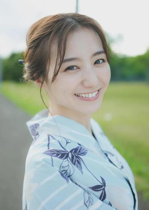 嘴唇直播下载 烟与镜